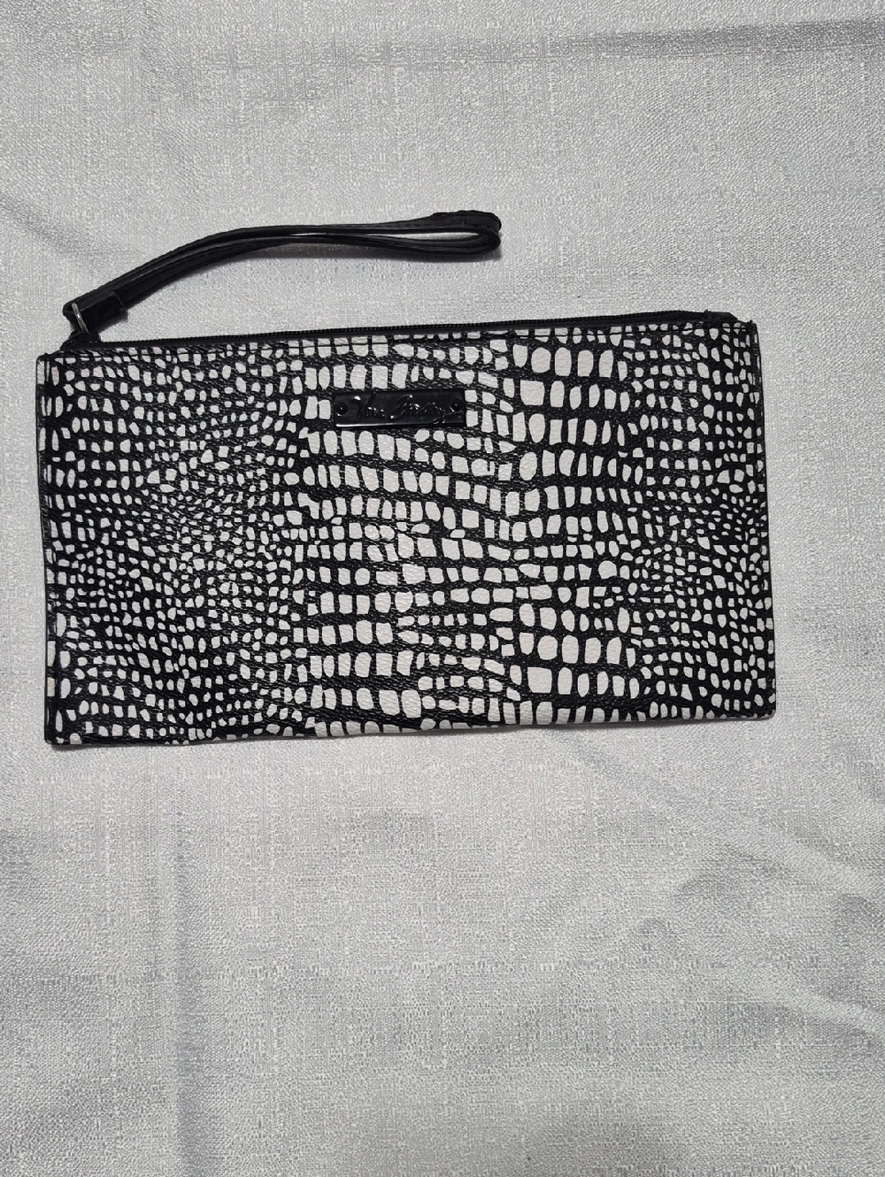 Vera Bradley Black & White Pebbled Print Wristlet Clutch Zipper Closure